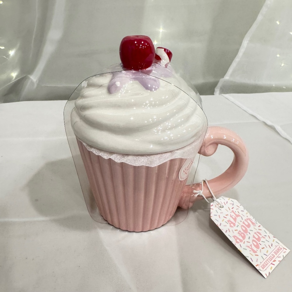 Sheffield Home Cupcake W/ Cherry on Top (Lid) Mug Valentines-New